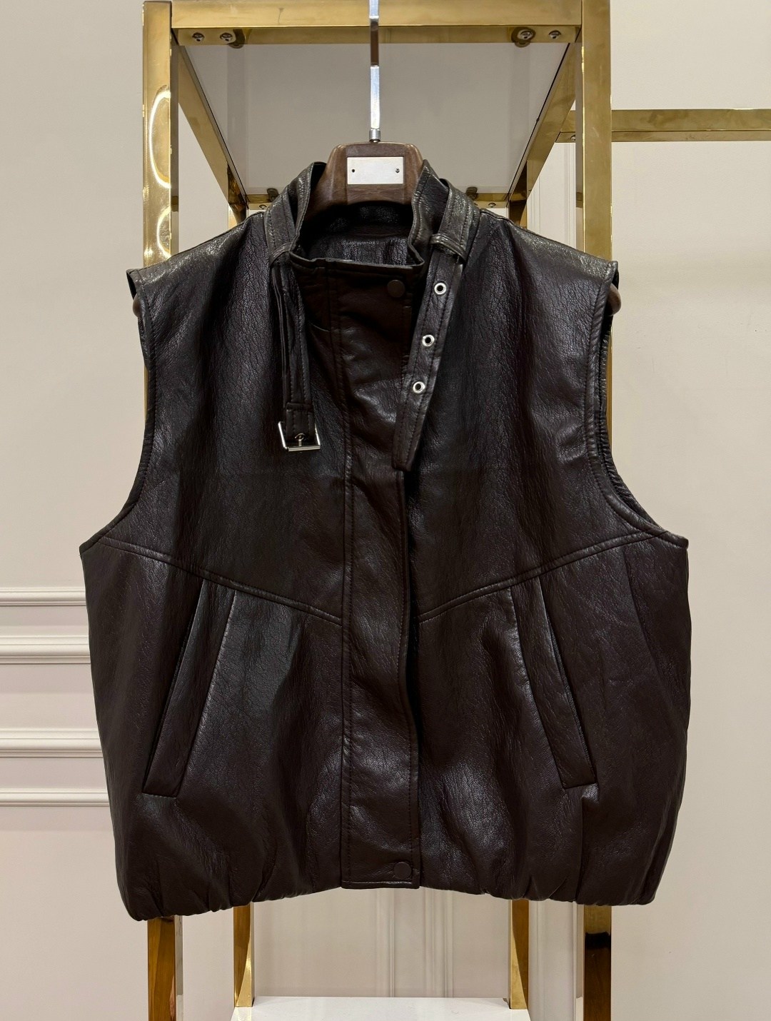 кожаный жилет,кожаная жилетка,женский кожаный жилет,кожаная безрукавка,жилет