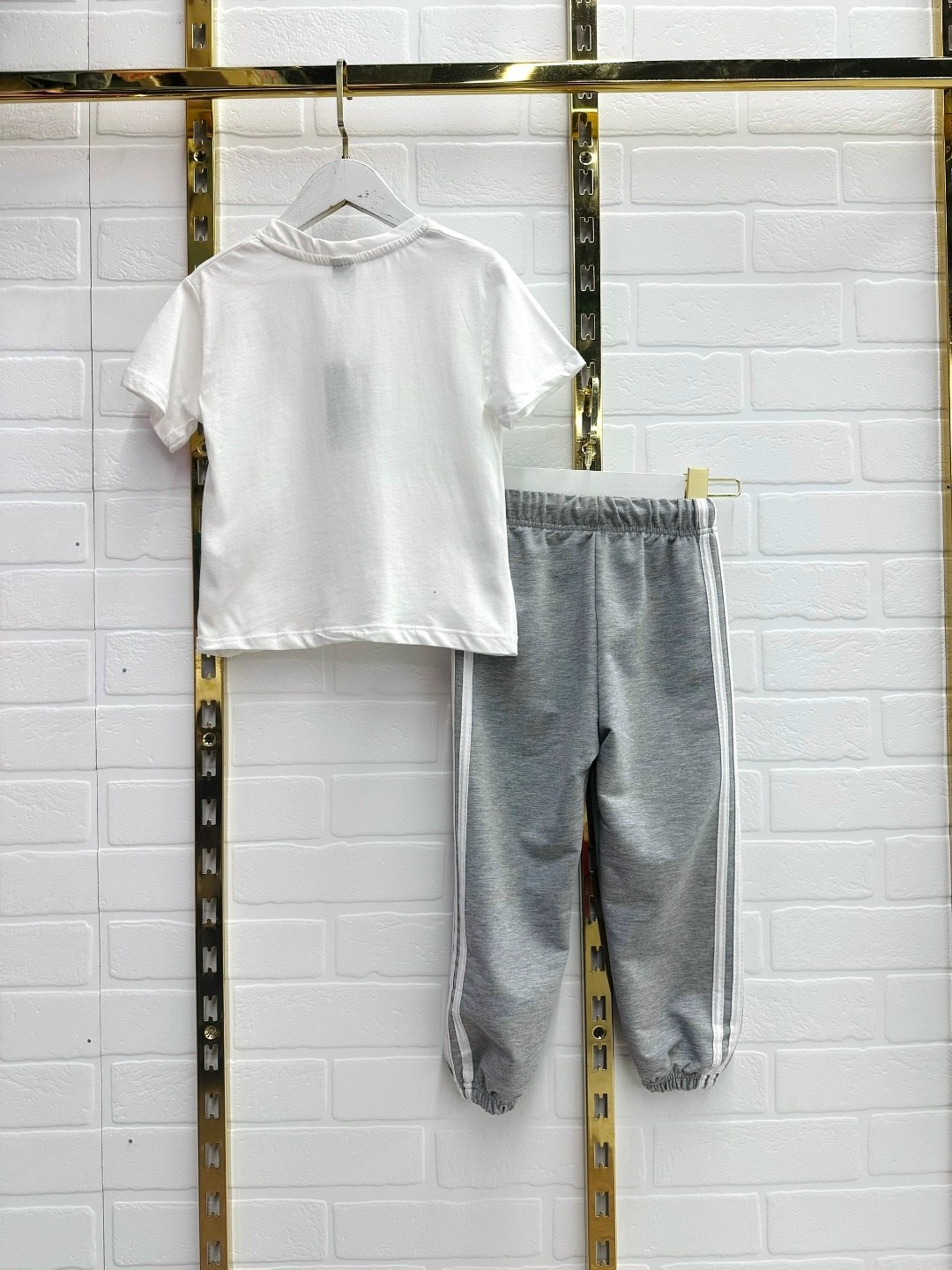 adidas essential,костюмы спортивный adidas,для мальчиков adidas,в спортивном костюме,спортивные костюмы адидас