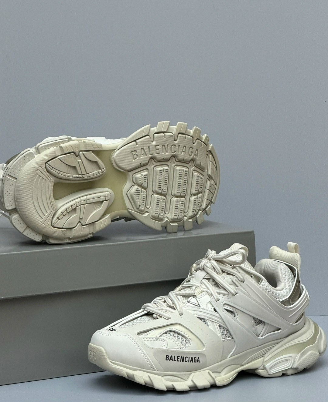 кроссовки женские balenciaga,кроссовки balenciaga,кроссовки balenciaga track 1. 0 men бежевый,кроссовки balenciaga track,кроссовки баленсиага track 1