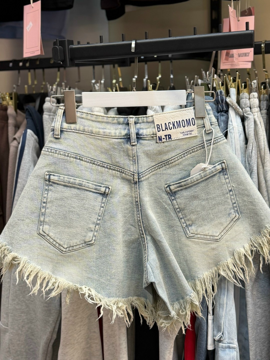 женские джинсовые шорты,джинсовые шорты,джинсовые шорты с бахромой,рваные джинсовые шорты,джинсовые шорты летние