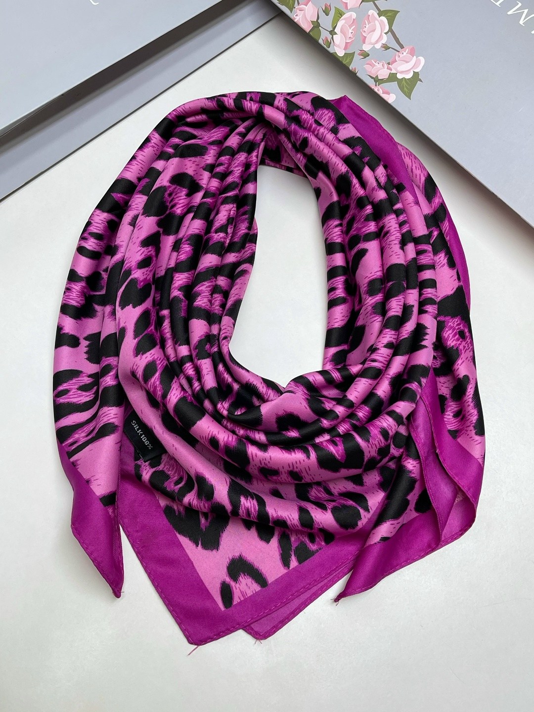 шарф платок женский шелковый,платок шелковый валентино серый.,платки шарф,тигровый платок,шарф платок шелковый