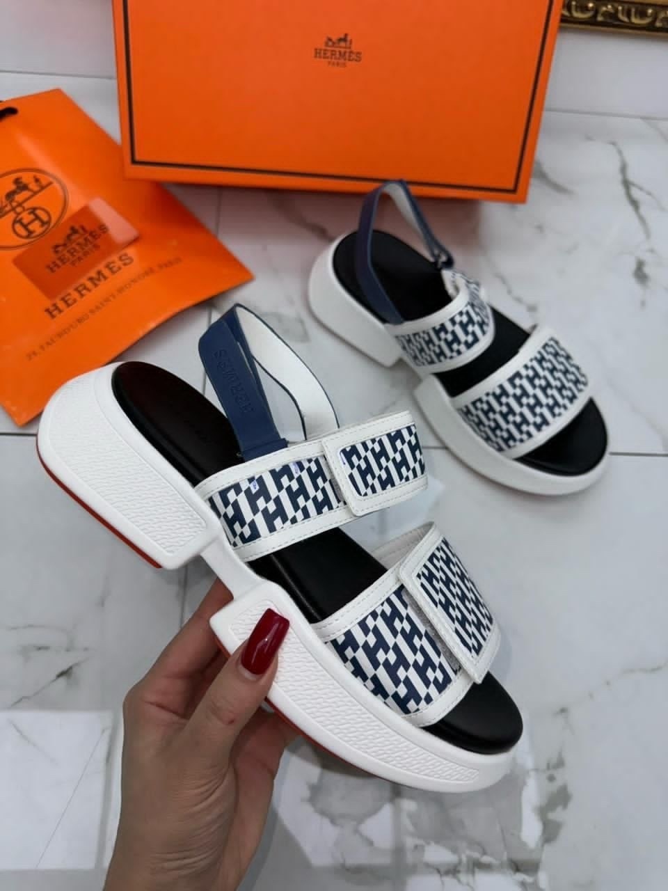 ,стильные босоножки,шлепки диор женские,женские шлепанцы,сандалии на платформе женские