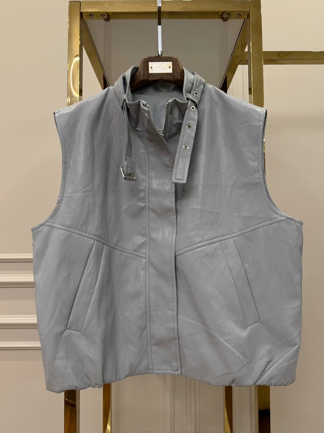 кожаный жилет,кожаная жилетка,женский кожаный жилет,кожаная безрукавка,жилет