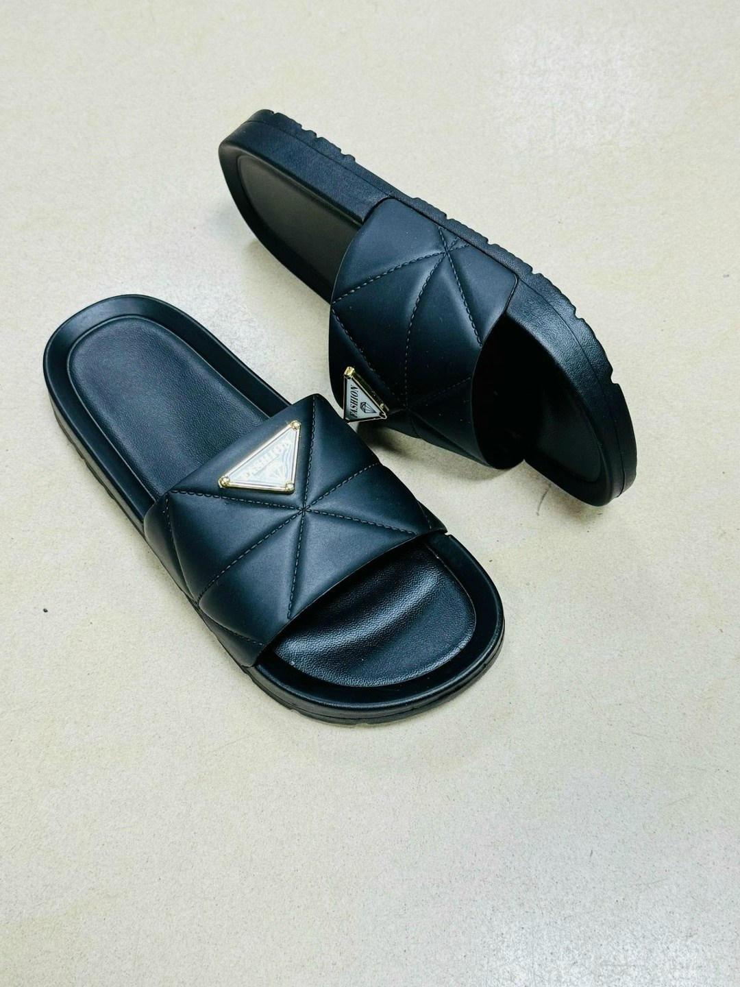 шлепанцы женские,женские сандалии,,шлепки женские,модные тапочки