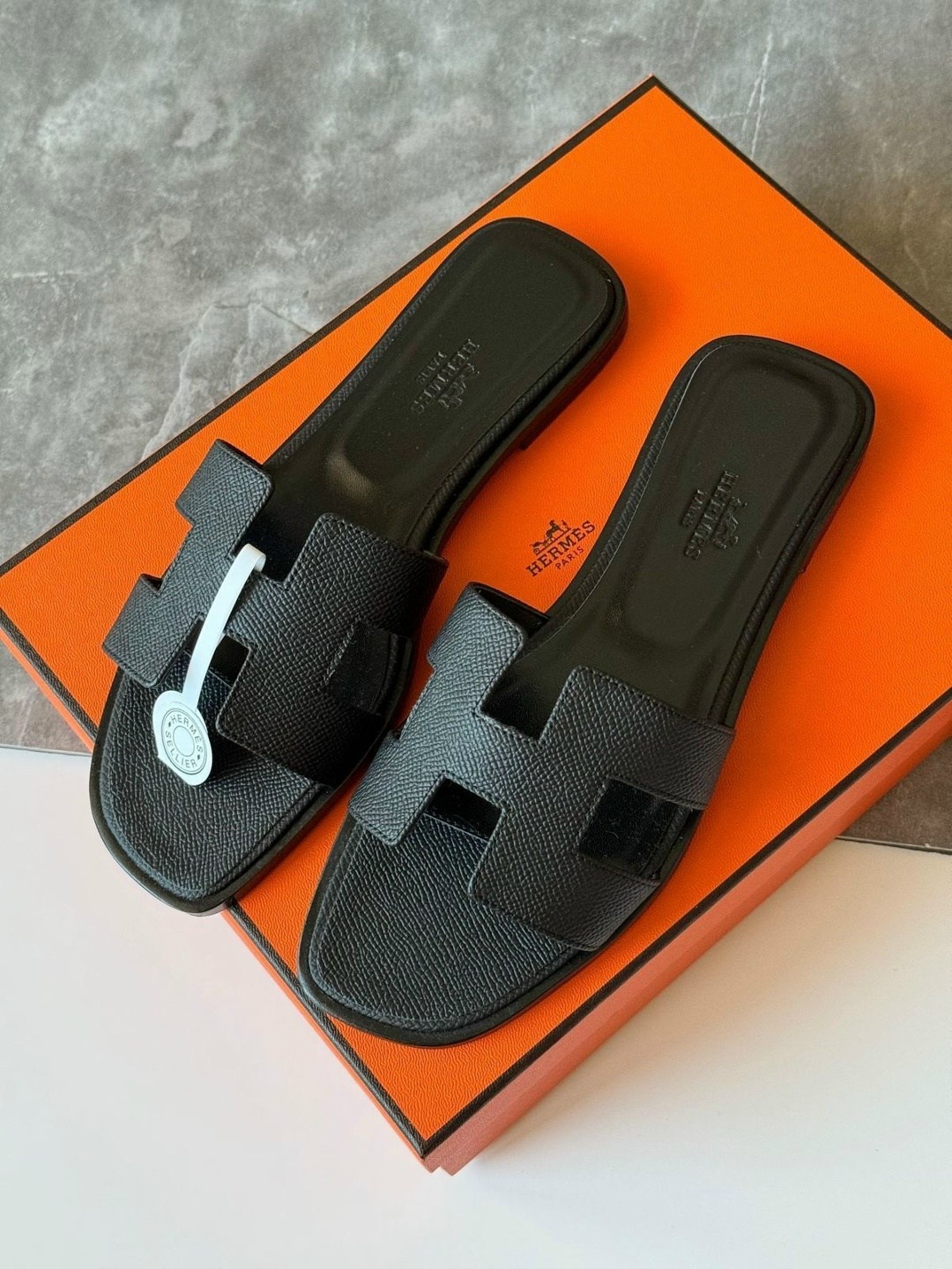 шлепки hermes женские,черные гермес шлепки гермес,гермес шлепки,шлепанцы hermes,эрмес шлепки