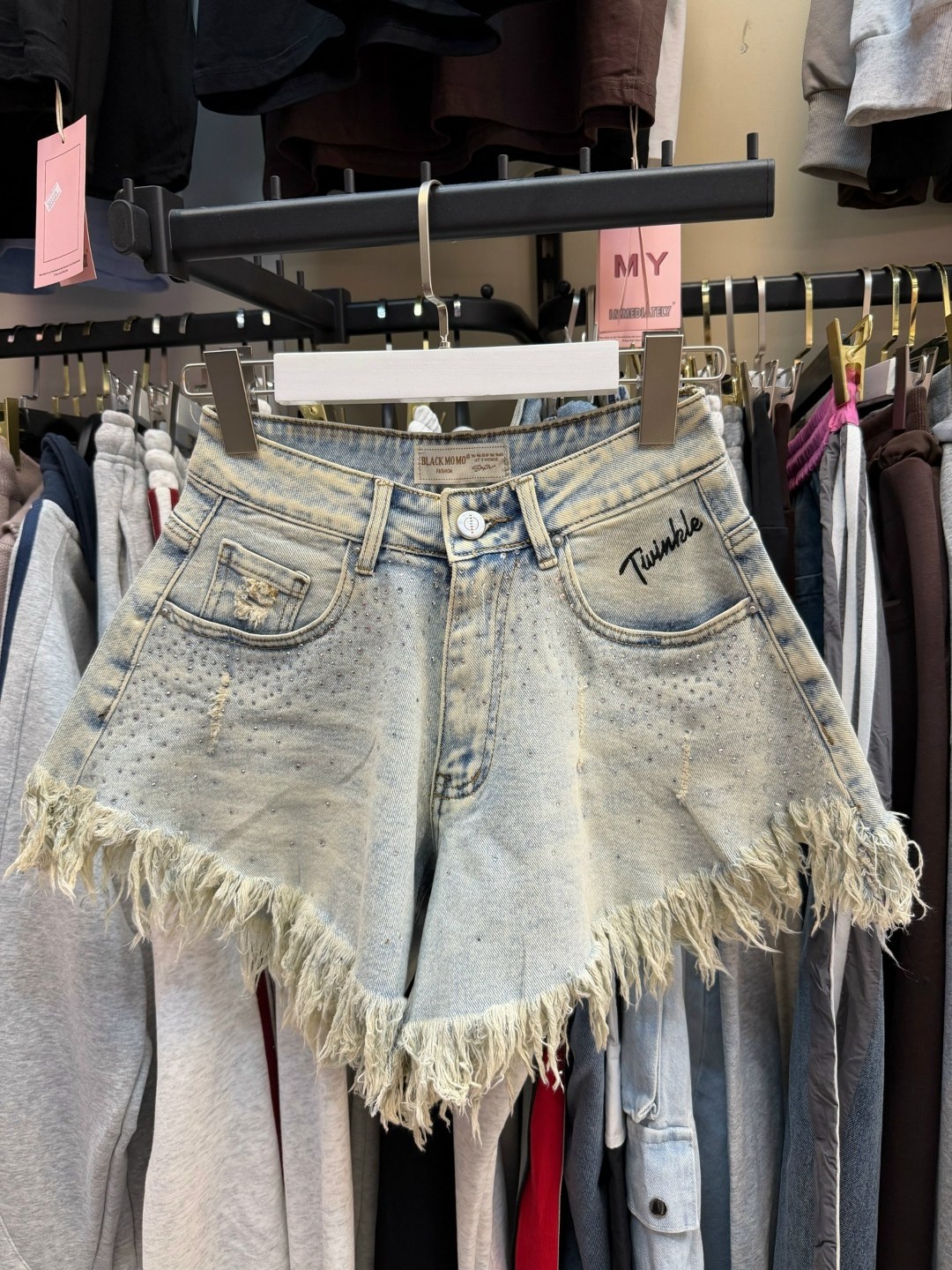 женские джинсовые шорты,джинсовые шорты,джинсовые шорты с бахромой,рваные джинсовые шорты,джинсовые шорты летние