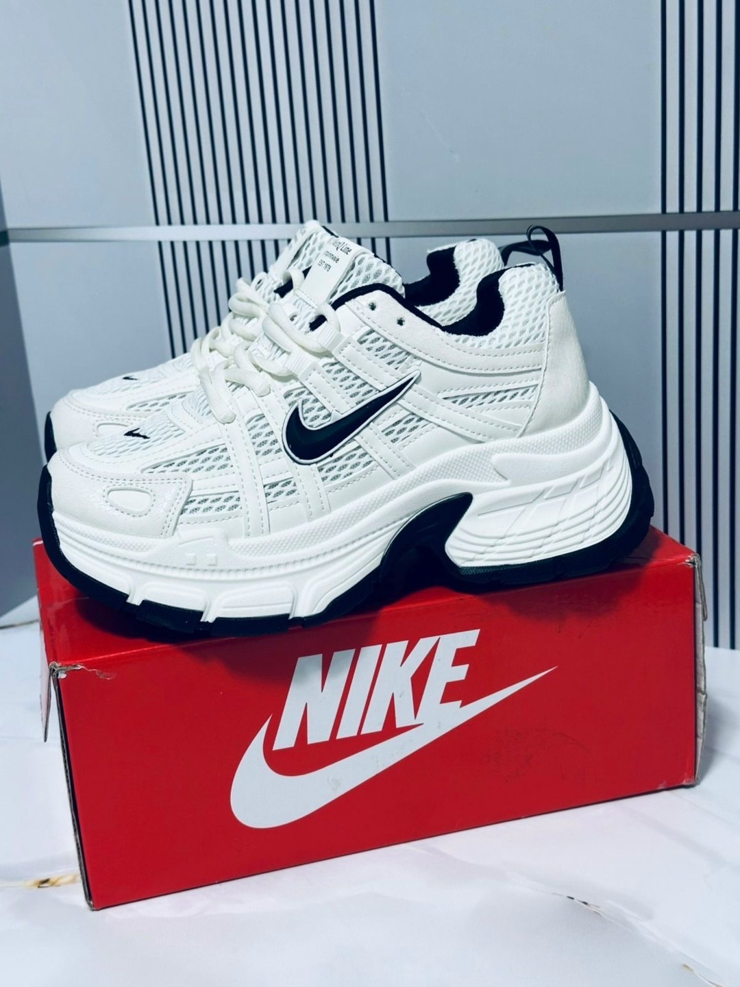 nike initiator white black y2k running casual size 9.5 shoes,кроссовки nike,кроссовки nike initiator,кроссовки женские nike initiator fq6873 101 белые,nike initiator