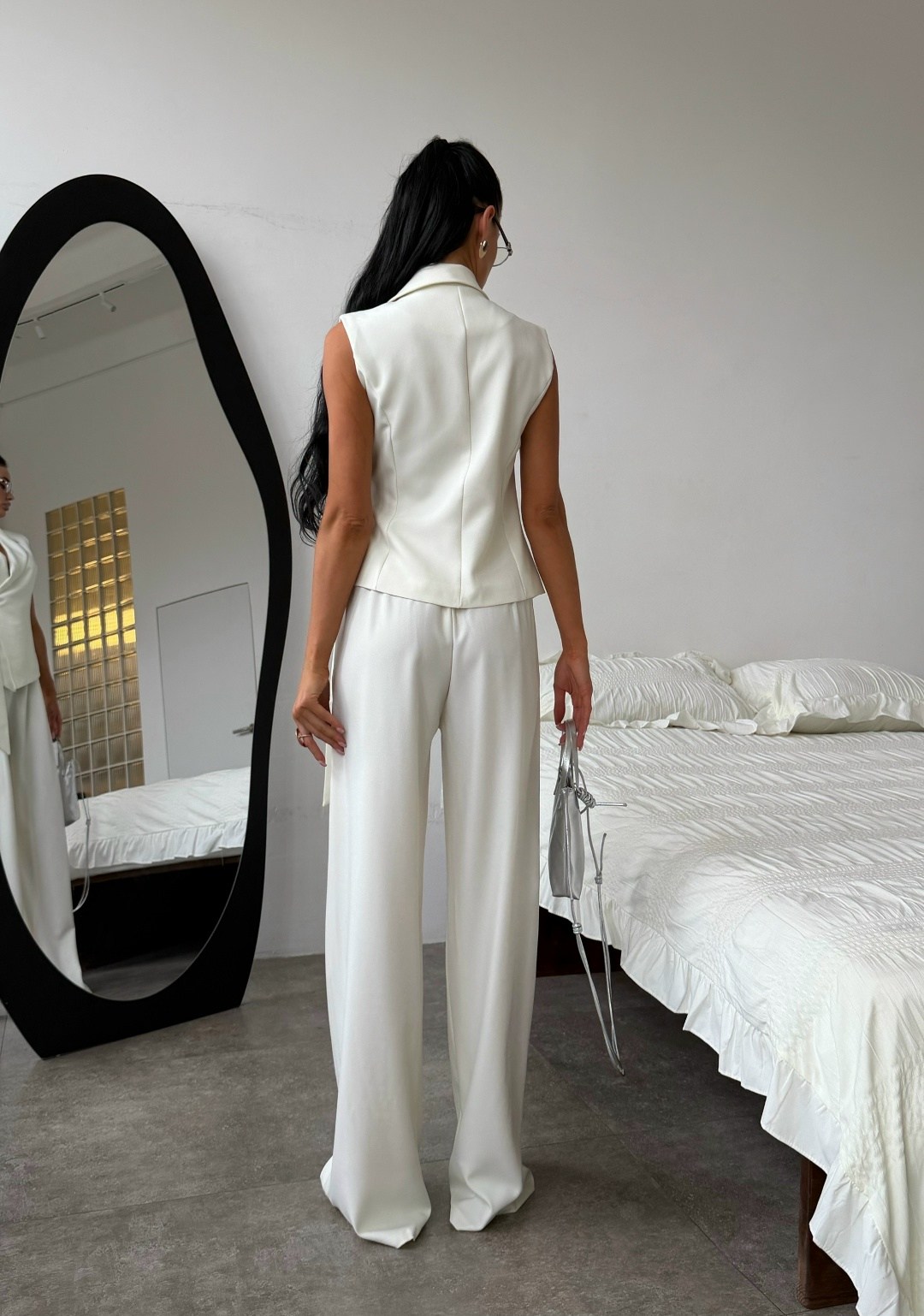белый брючный костюм,брючный костюм,брючный женский костюм,костюм брючный деловой emberens,брючный костюм с жилетом