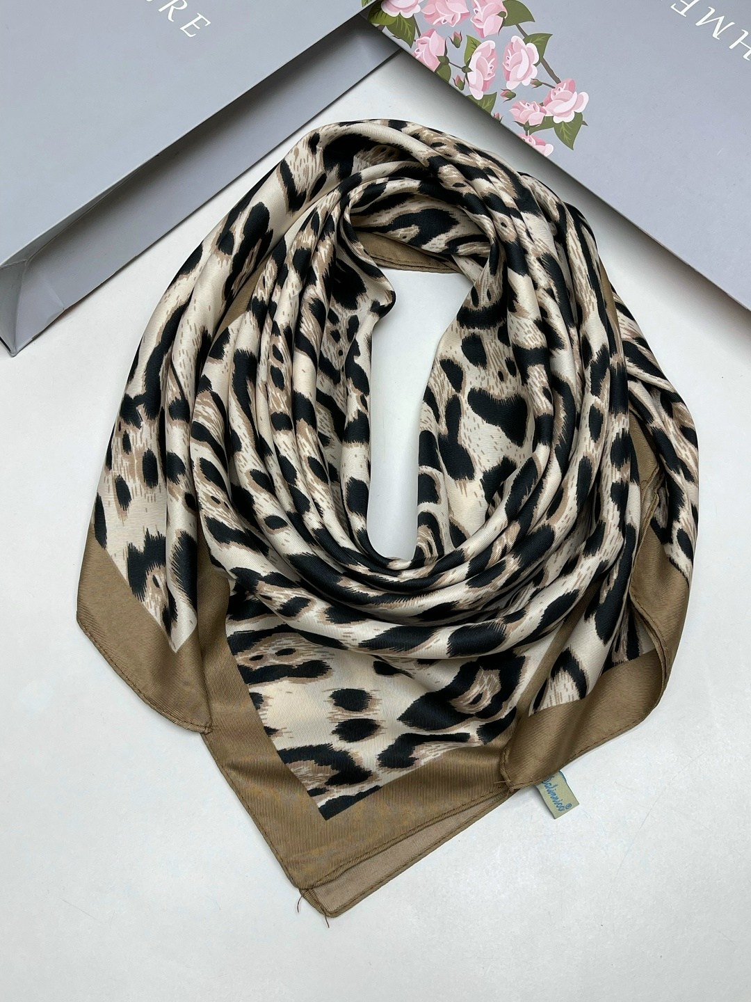 шарф платок женский шелковый,платок шелковый валентино серый.,платки шарф,тигровый платок,шарф платок шелковый