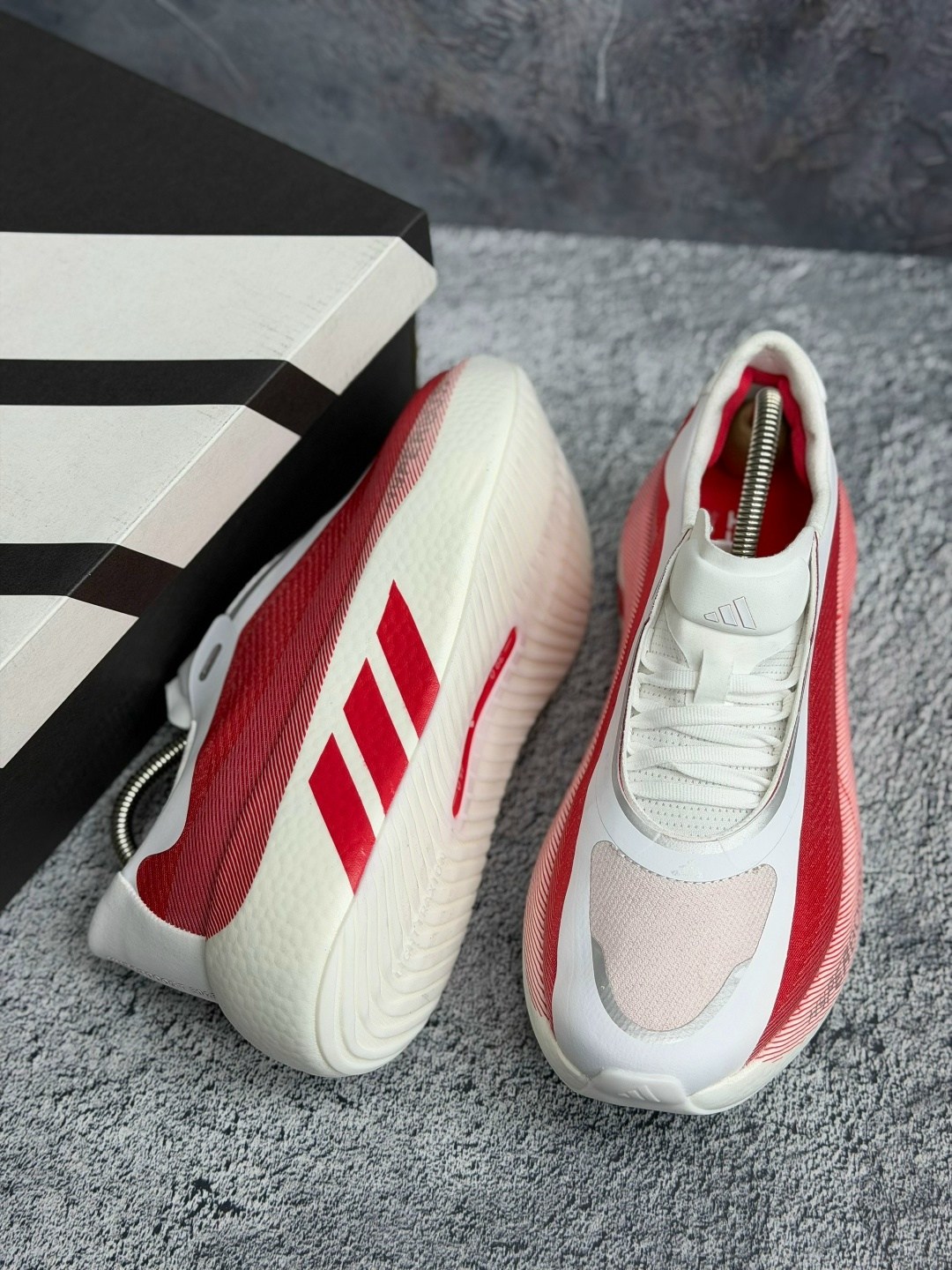 кроссовки adidas,паленые кроссовки адидас,кроссовки адидас собаков,кроссовки,мужские кроссовки adidas