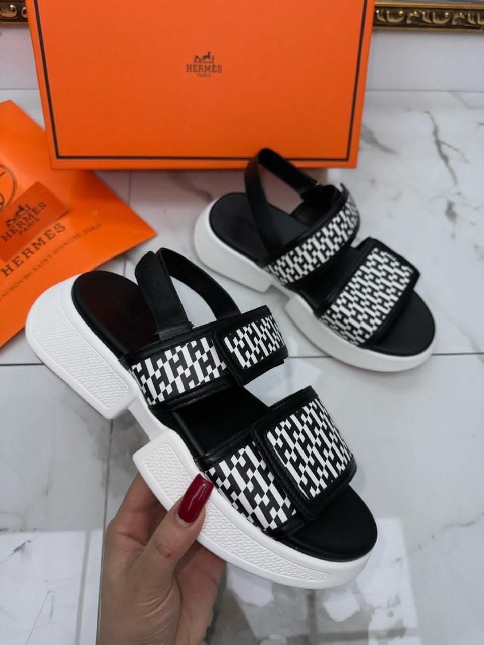 ,стильные босоножки,шлепки диор женские,женские шлепанцы,сандалии на платформе женские