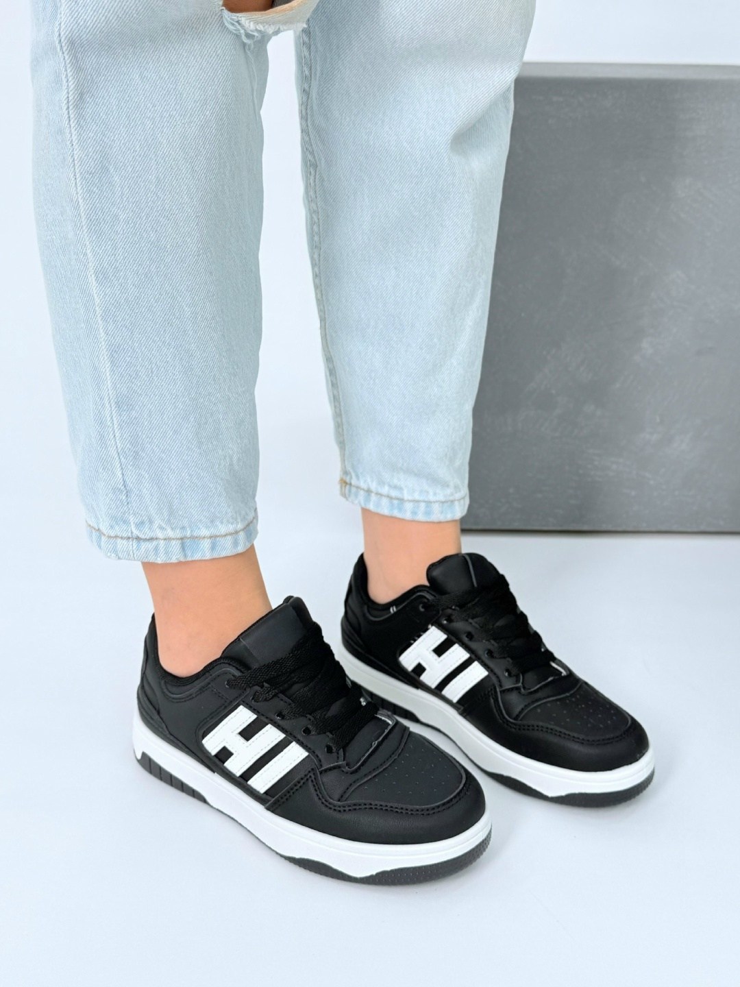 ,женские кроссовки,спортивная ,спортивные кроссовки,кроссовка