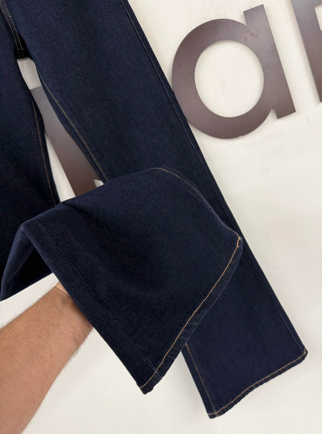 женские джинсы,расклешенные джинсы,стильные джинсы,джинсы клеш женские,прямые джинсы