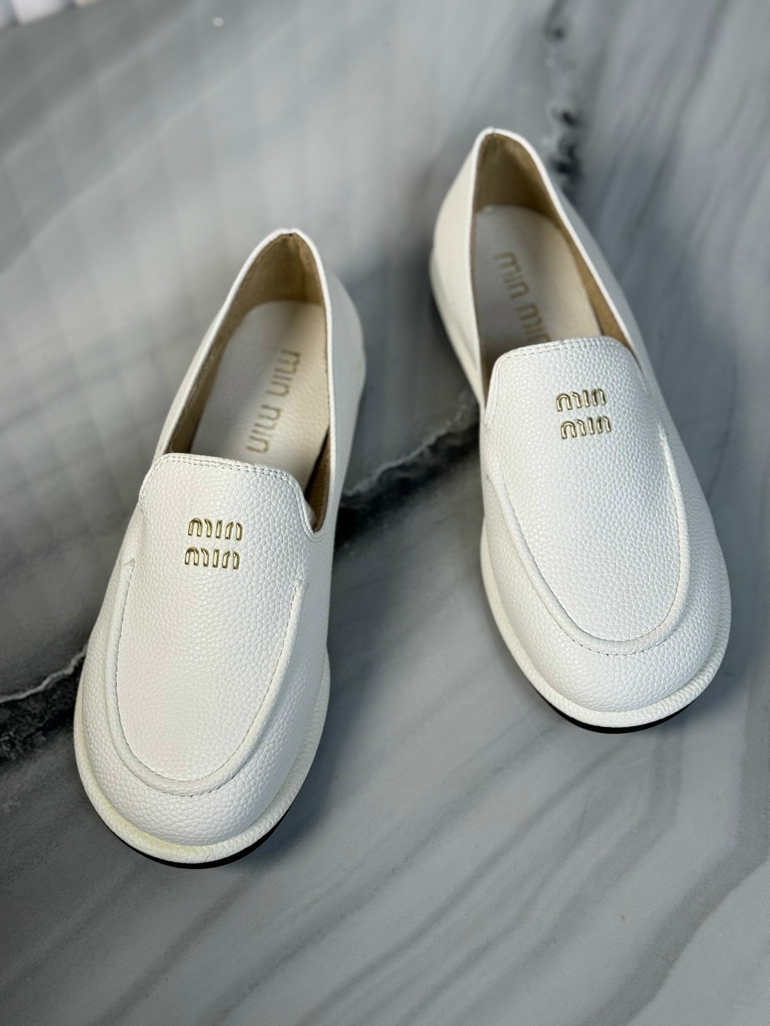 женские кожаные лоферы miu miu коричневые,женские кожаные лоферы miu miu коричневые lm-22527,,лоферы miu miu,prada лоферы