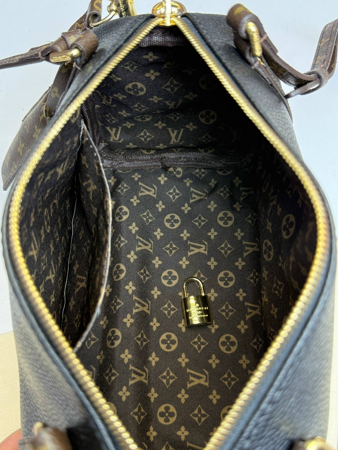 сумка louis vuitton,сумка louis vuitton женская,louis vuitton сумка на плечо,дорожная сумка louis vuitton,сумка саквояж louis vuitton lv канва кожа