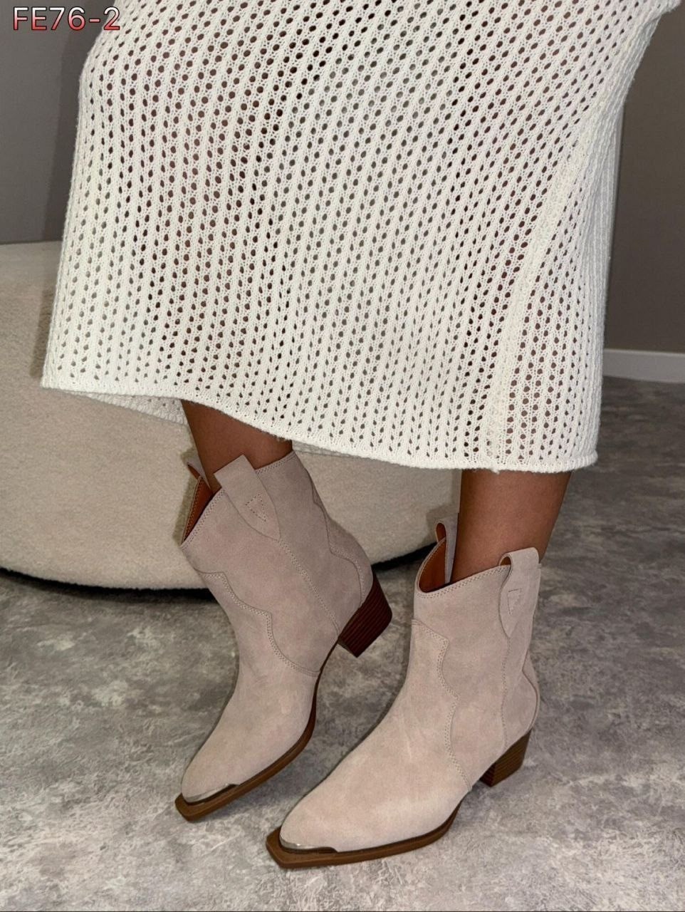 ботинки казаки замшевые демисезонные на каблуке бежевые,ботинки казаки натуральная замша высокие,сапоги казаки женские замшевые,ботинки казаки женские,ботинки казаки замшевые