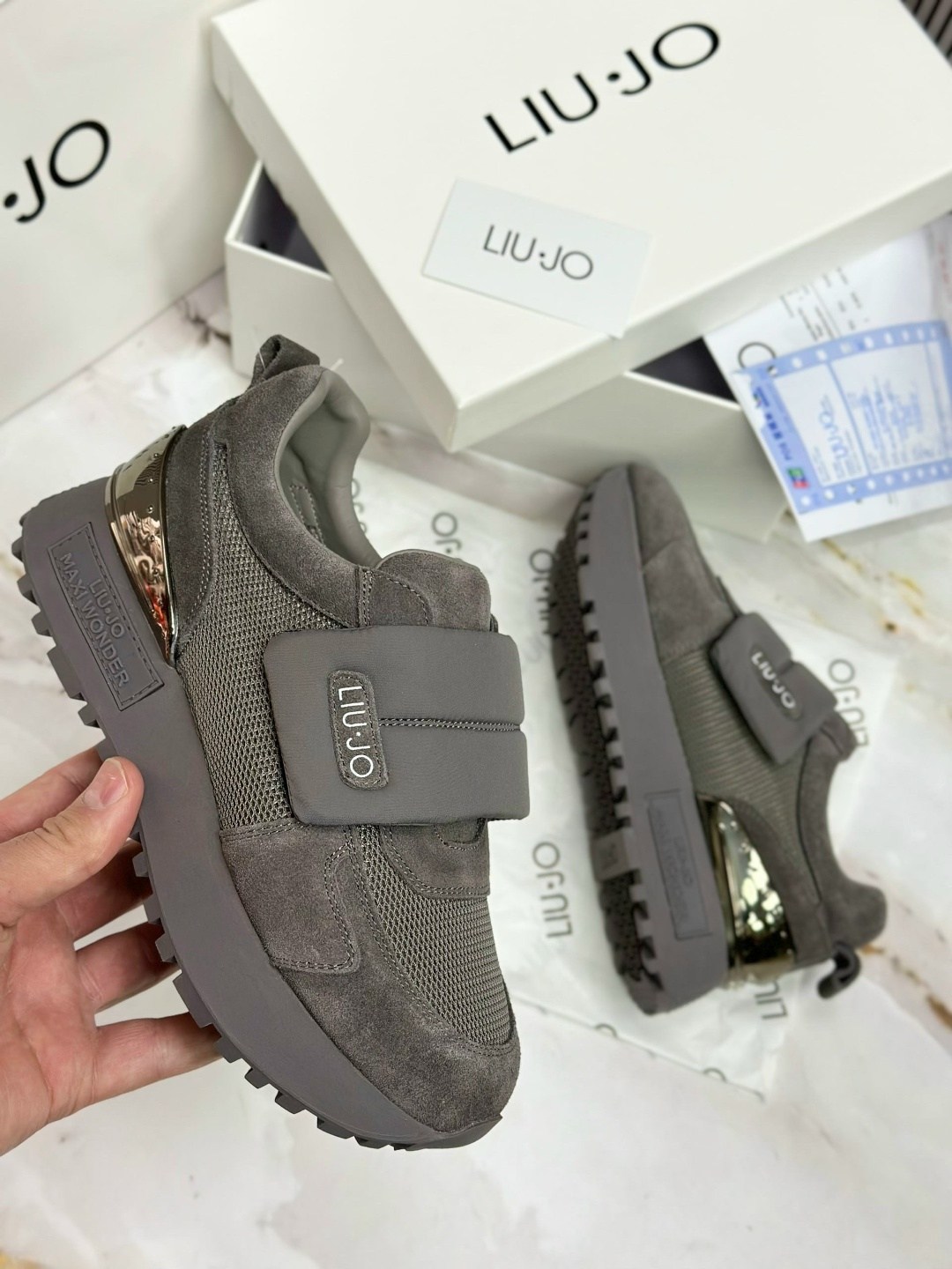 ,кроссовки модные,кроссовки liu jo,женские кроссовки,женская