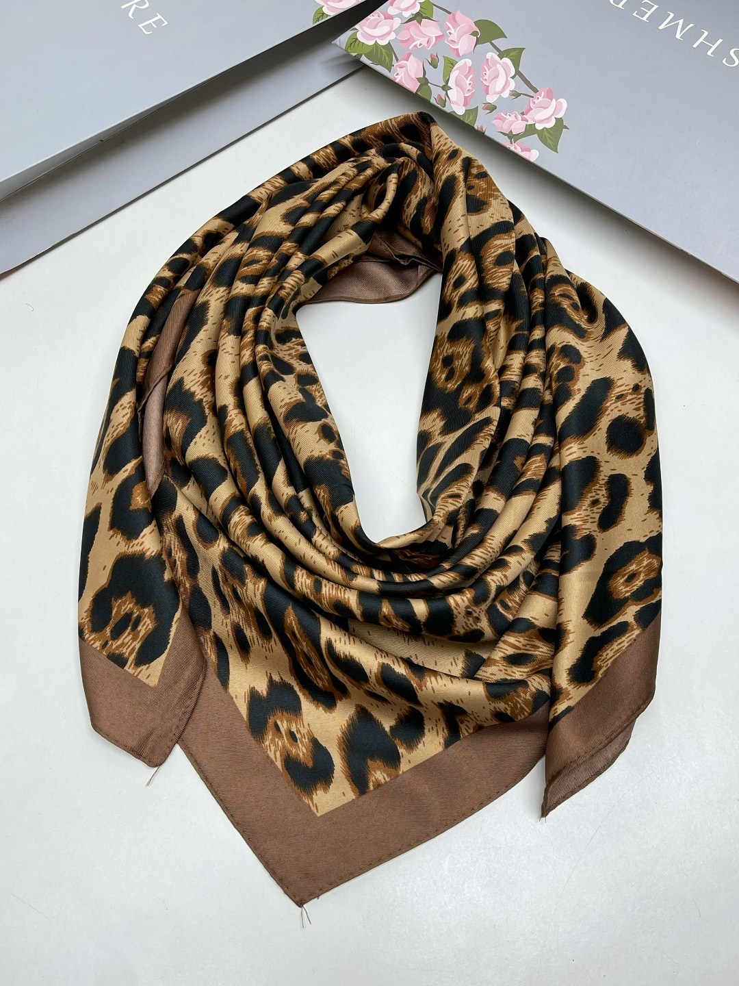 шарф платок женский шелковый,платок шелковый валентино серый.,платки шарф,тигровый платок,шарф платок шелковый