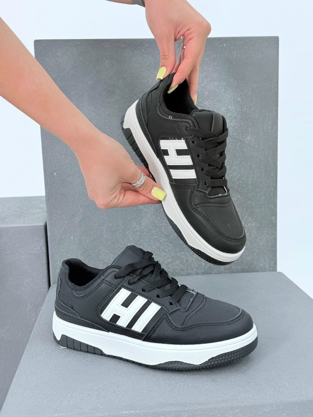 ,женские кроссовки,спортивная ,спортивные кроссовки,кроссовка