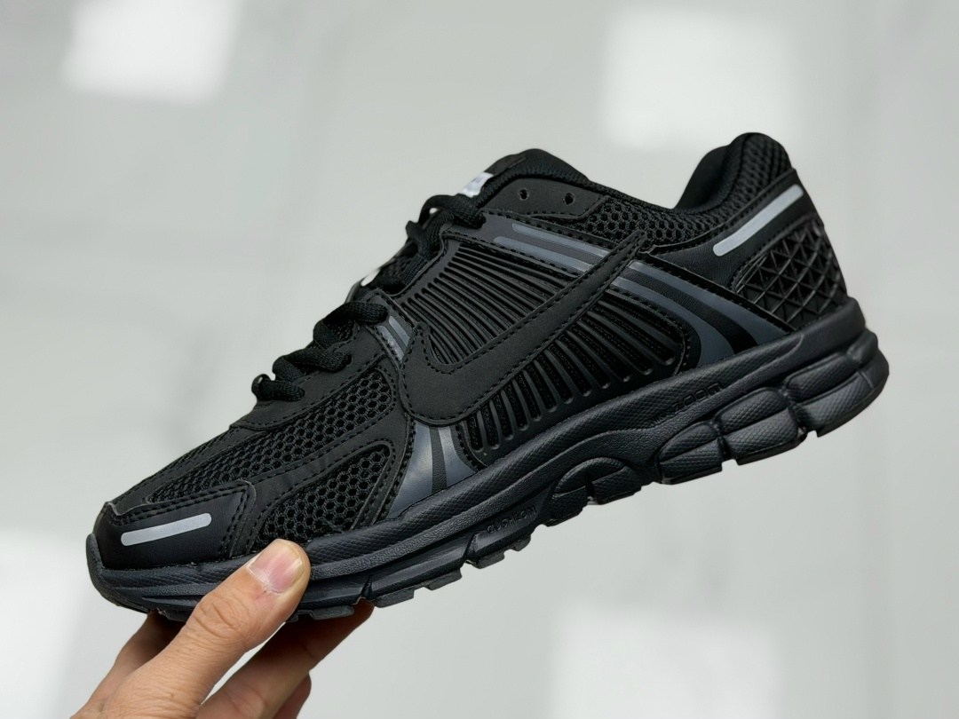 кроссовки nike air zoom vomero 5,кроссовки nike zoom vomero 5,nike air zoom vomero 5,nike zoom vomero 5 triple black,мужские кроссовки nike zoom vomero 5