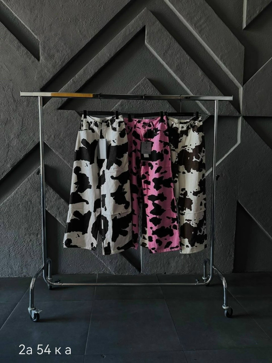 брюки с коровьим принтом,брюки с принтом,штаны с принтом,брюки модные,женские брюки с принтом