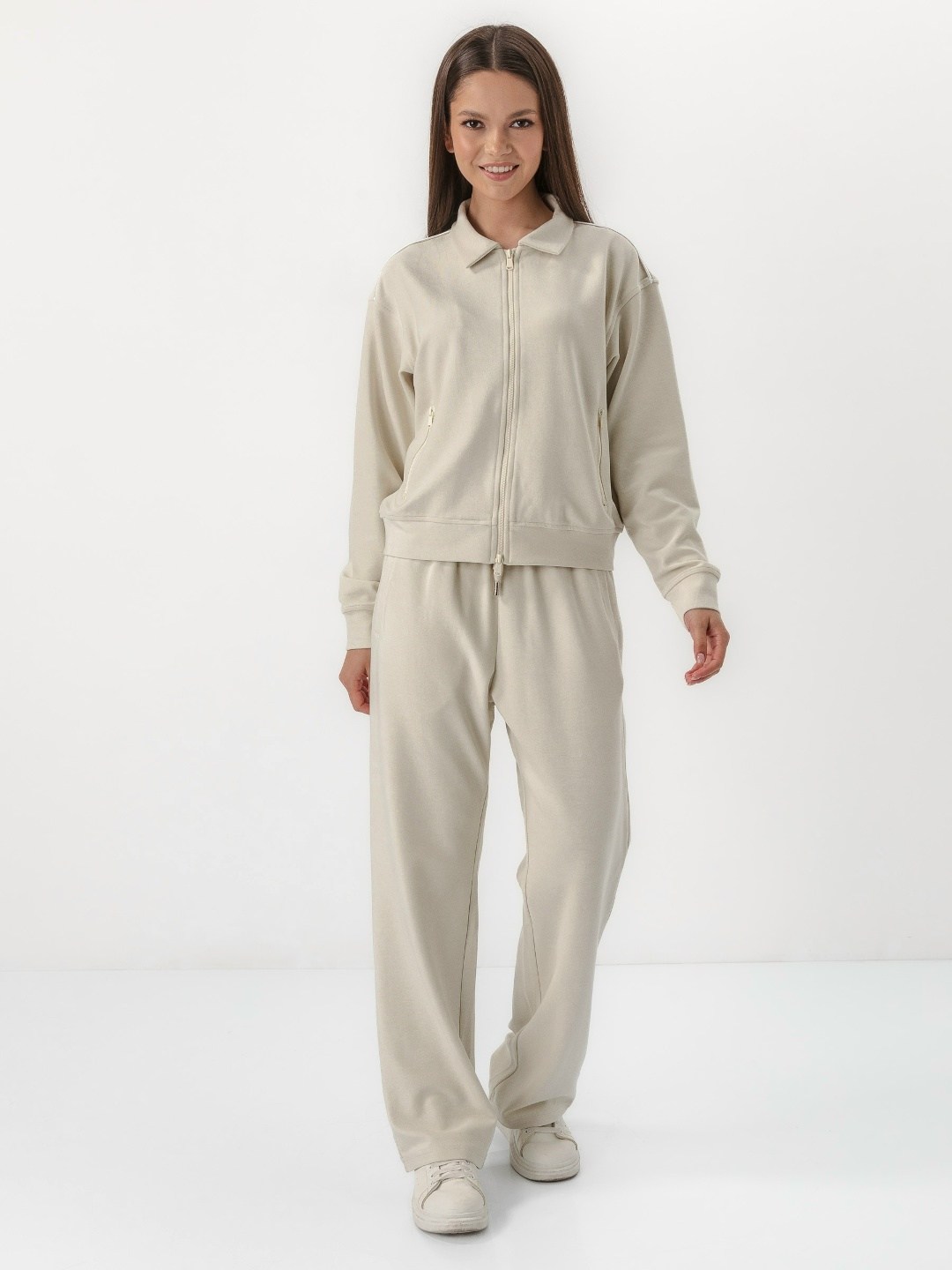 трикотажные костюмы,брюки трикотажные,костюм спортивный,бежевые брюки,костюм с брюками
