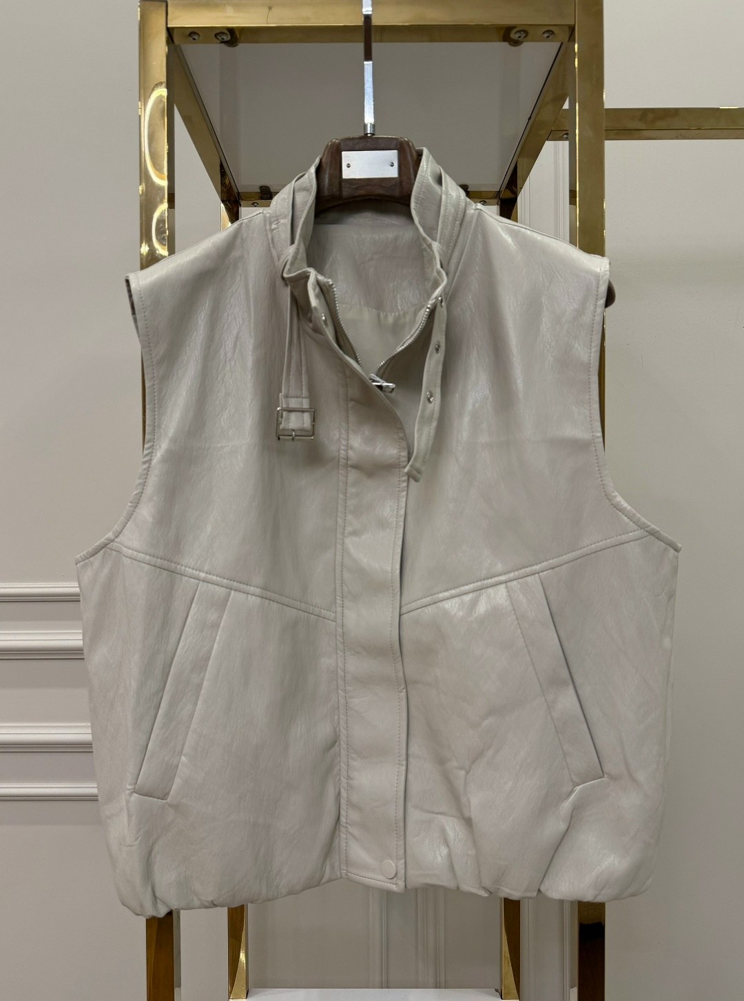 кожаный жилет,кожаная жилетка,женский кожаный жилет,кожаная безрукавка,жилет