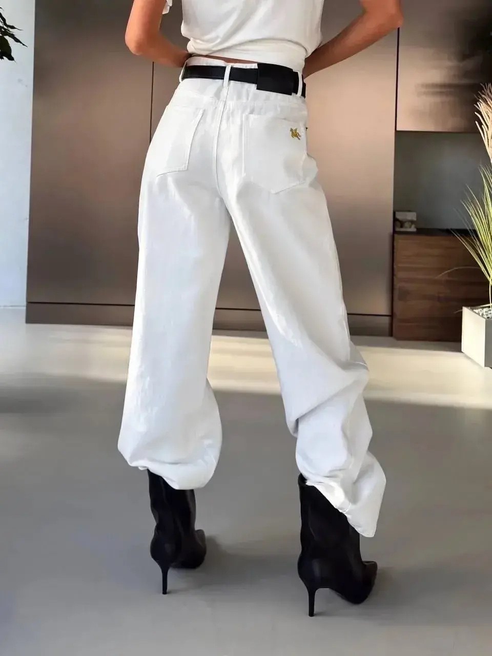 белые джинсы,белые брюки,брюки светлые,белые брюки женские