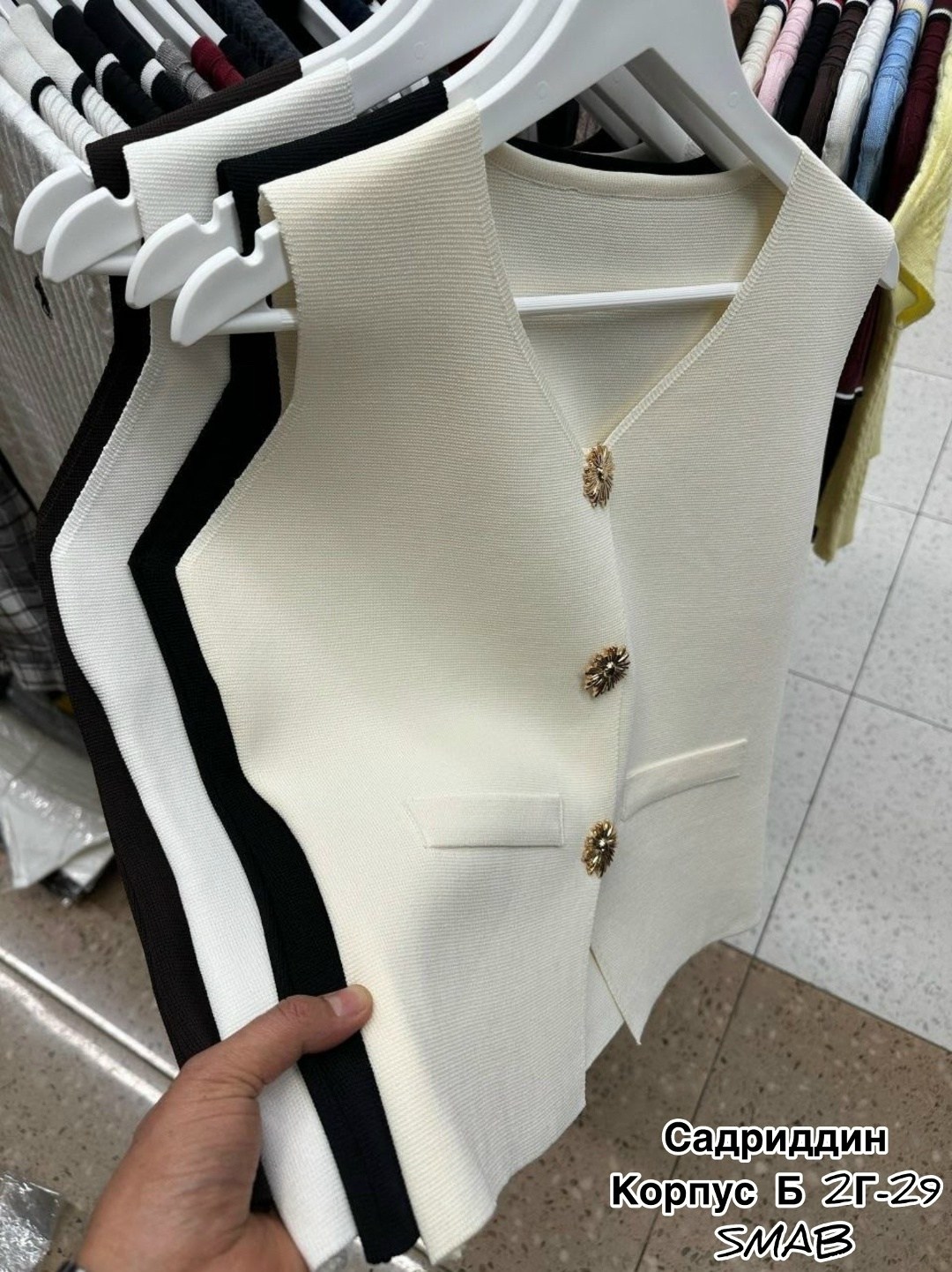 жилет на пуговицах,женский жилет,жилетка женская классическая,женская жилетка,приталенный жилет