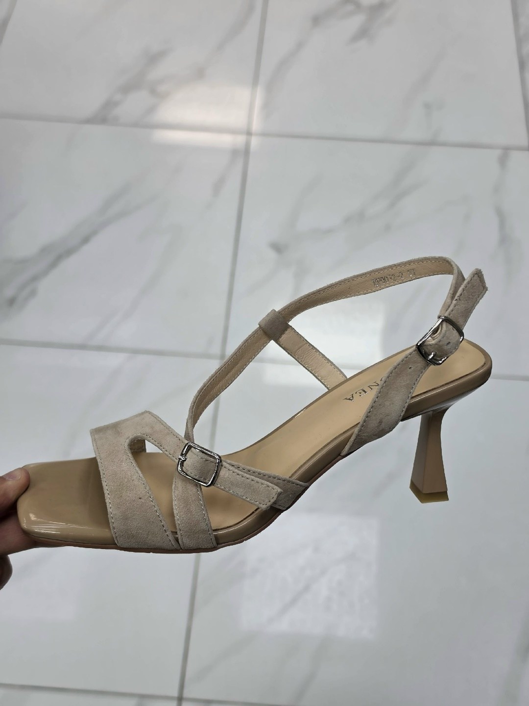 босоножки женские,,босоножки классические,стильные босоножки,бежевые босоножки