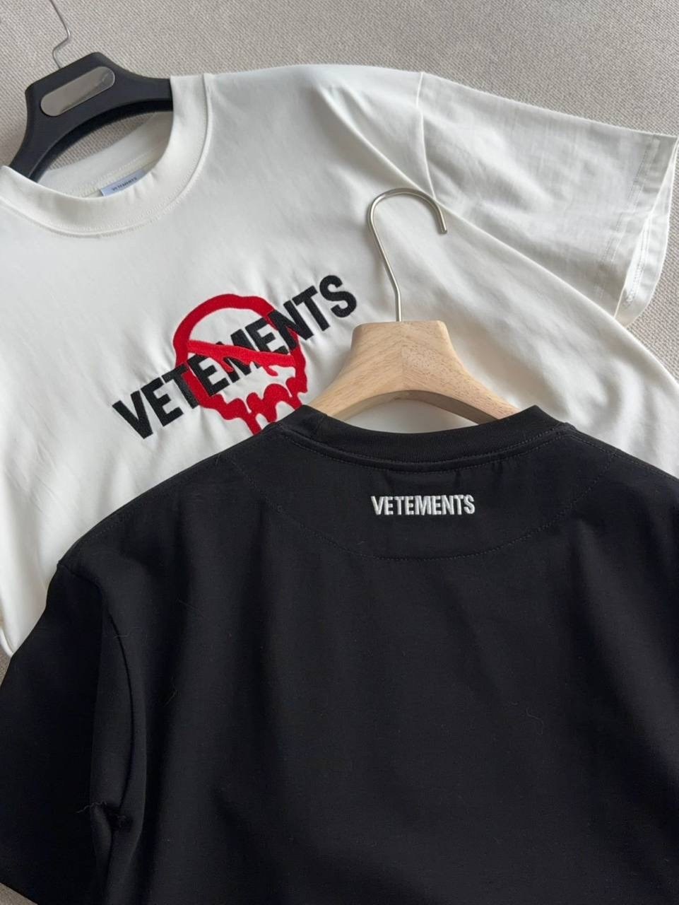 футболка vetements,футболка с логотипом vetements,vetements логотип,хлопковая футболка vetements,the vetements t shirt