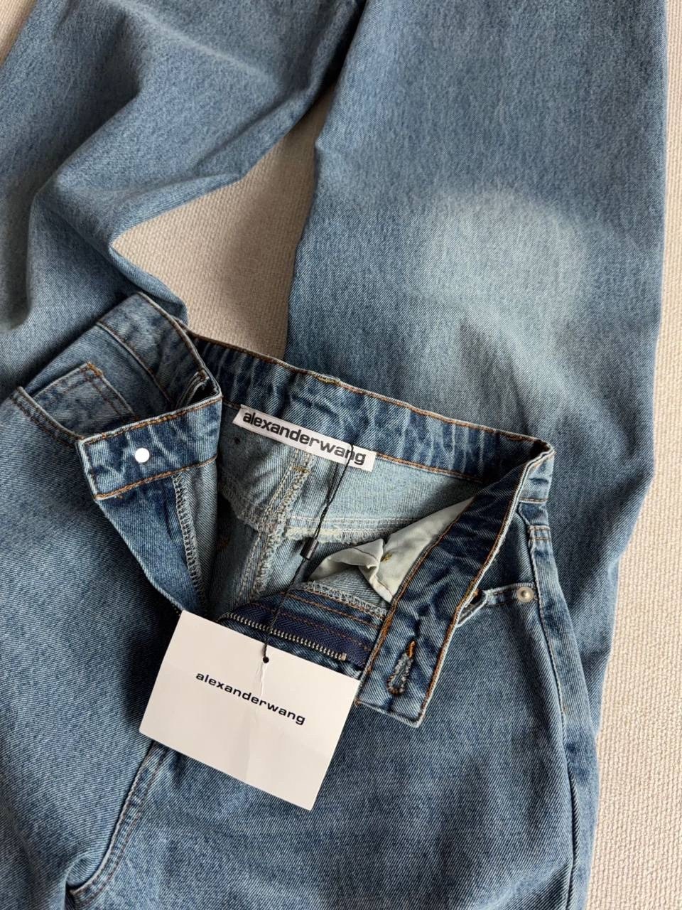 широкие джинсы,стильные джинсы,женские джинсы,джинсовые брюки,прямые джинсы