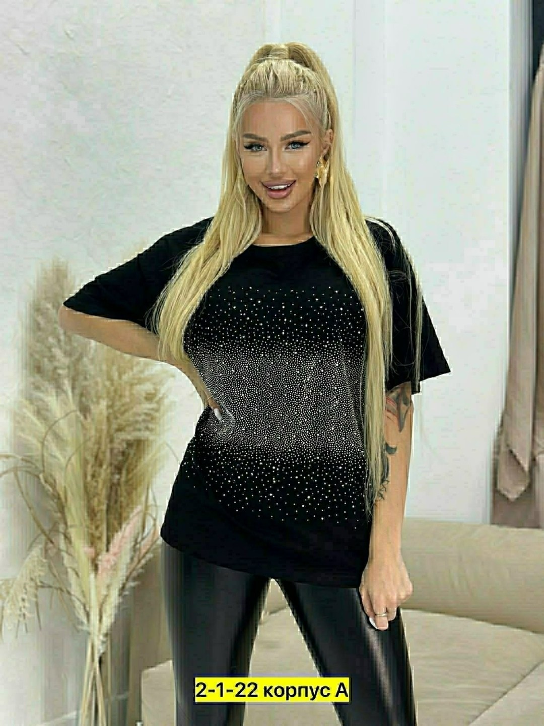 базовая футболка со стразами оверсайз,футболка женская со стразами цвет чёрный,футболка со стразами женская,базовая футболка со стразами оверсайз туника черная abidov style,женская футболка оверсайз с