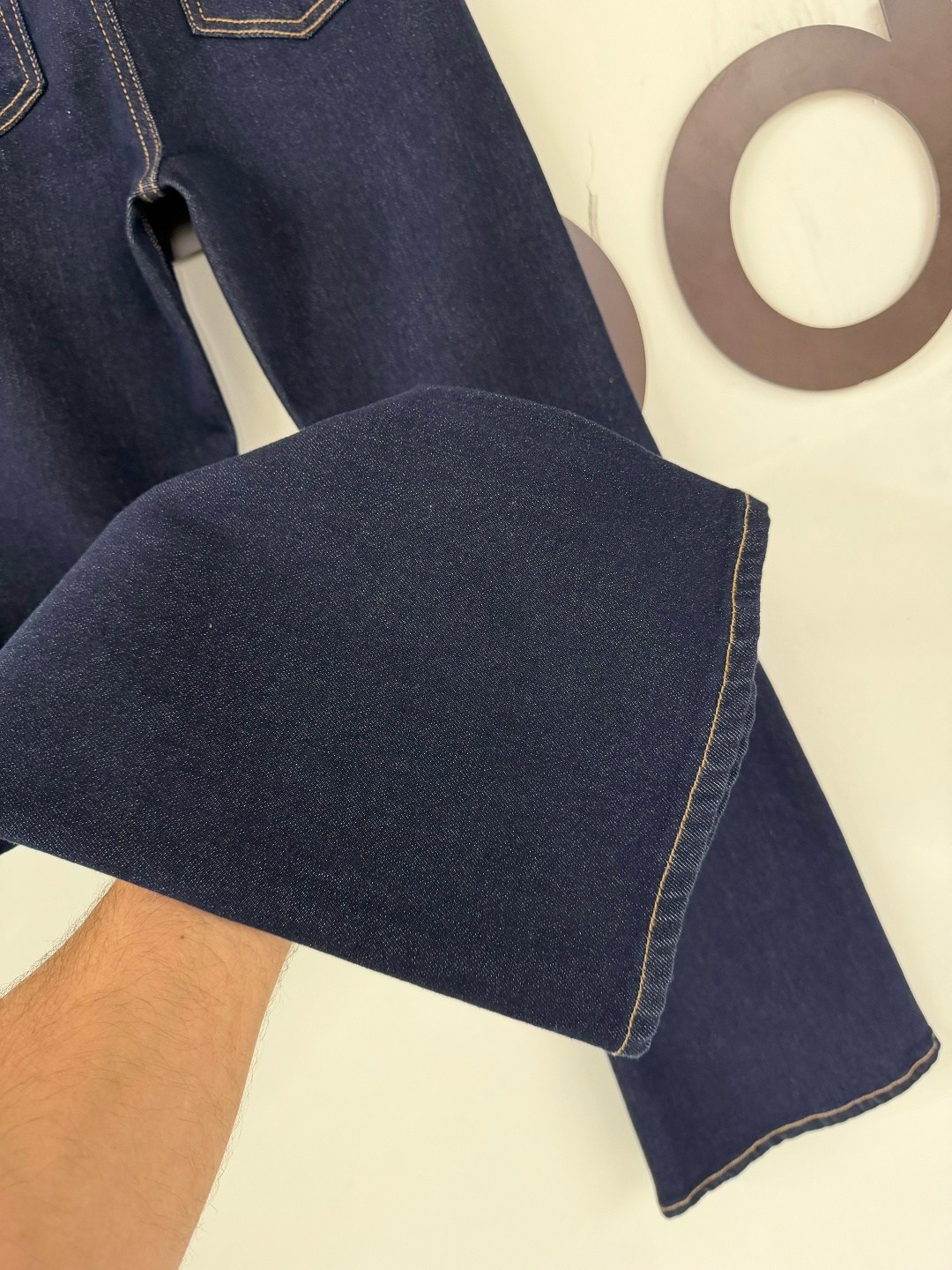 женские джинсы,расклешенные джинсы,стильные джинсы,джинсы клеш женские,прямые джинсы