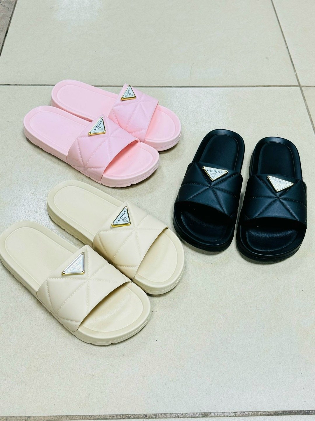 шлепанцы женские,женские сандалии,,шлепки женские,модные тапочки