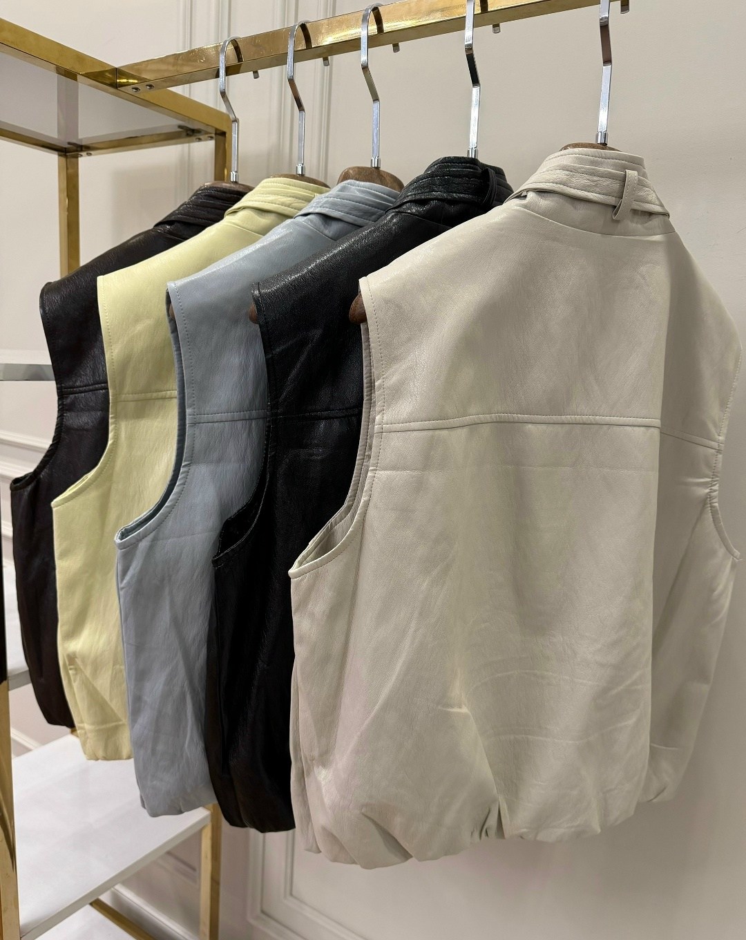 кожаный жилет,кожаная жилетка,женский кожаный жилет,кожаная безрукавка,жилет