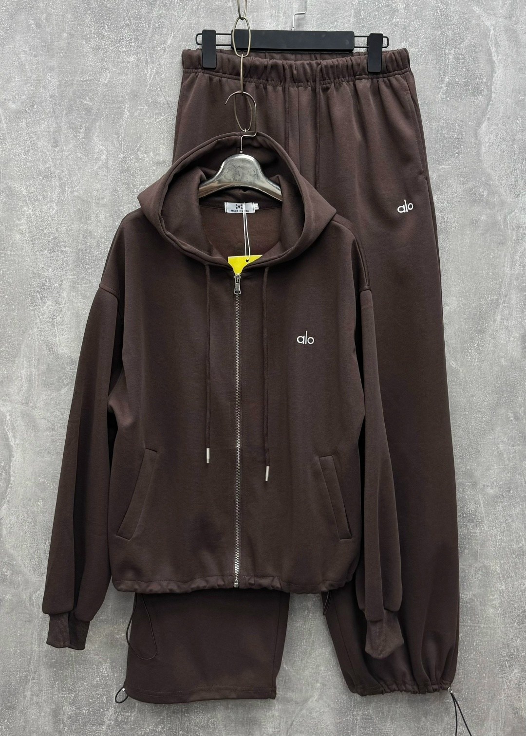 спортивный костюм brunello cucinelli,спортивный костюм alo,спортивные костюмы,женские спортивные костюмы,спортивный костюм loro piana