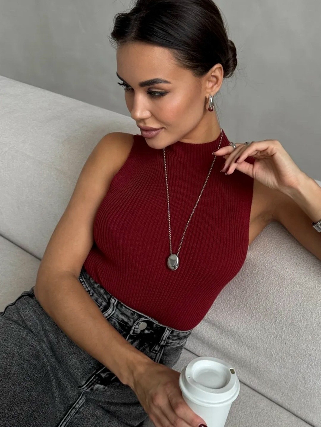 топ женский,бордовый топ,топ с горлом,майка женская,топ вязаный