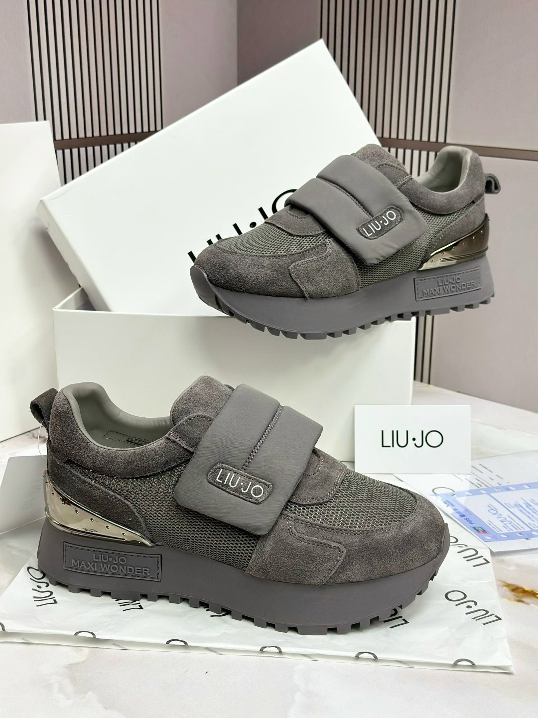 ,кроссовки модные,кроссовки liu jo,женские кроссовки,женская