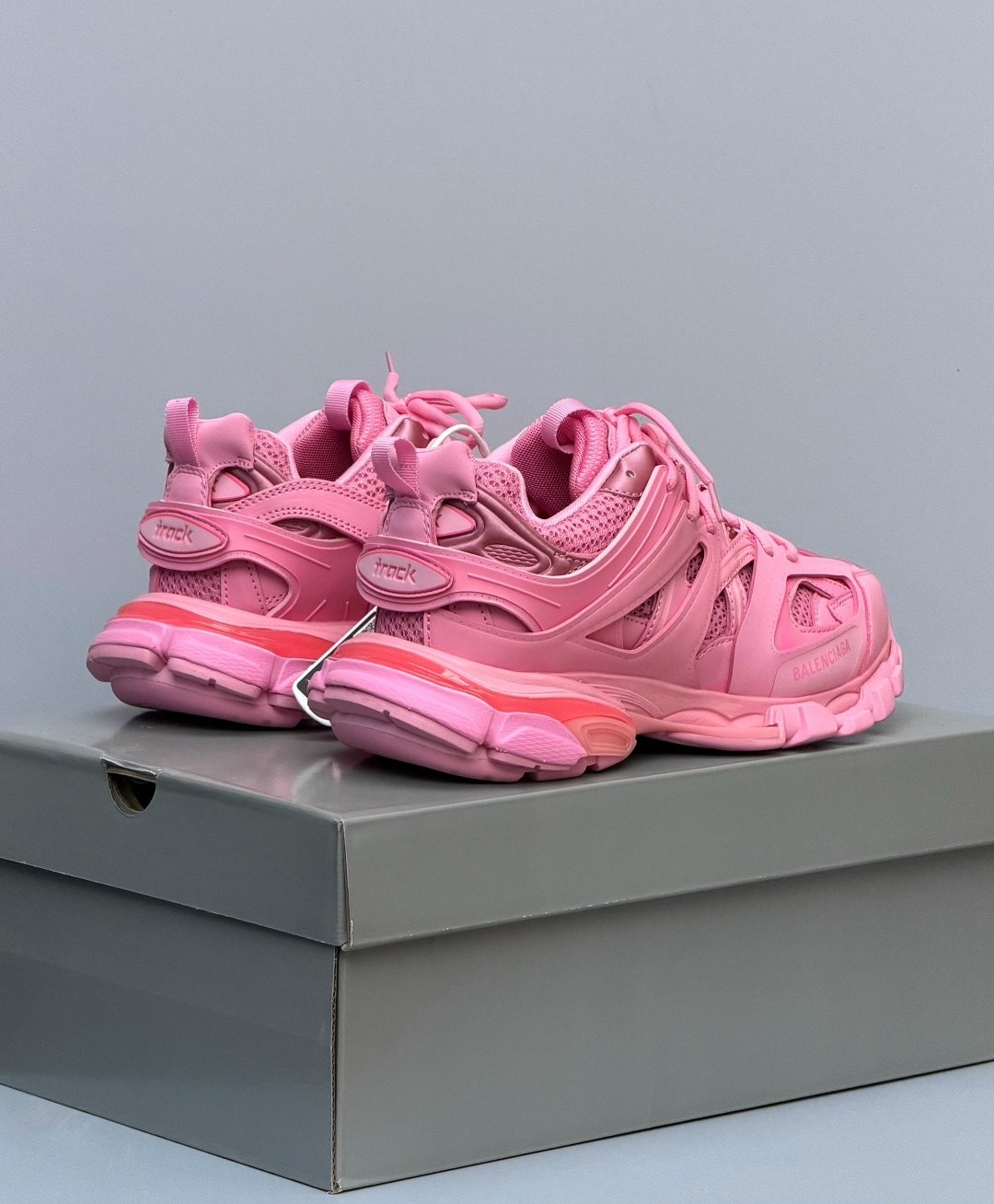 баленсиага кроссовки трек розовые,женские кроссовки balenciaga,кроссовки track 1.0 rose pink balenciaga розовый,кроссовки баленсиага розовые,кроссовки balenciaga women's track sneaker fluo pink