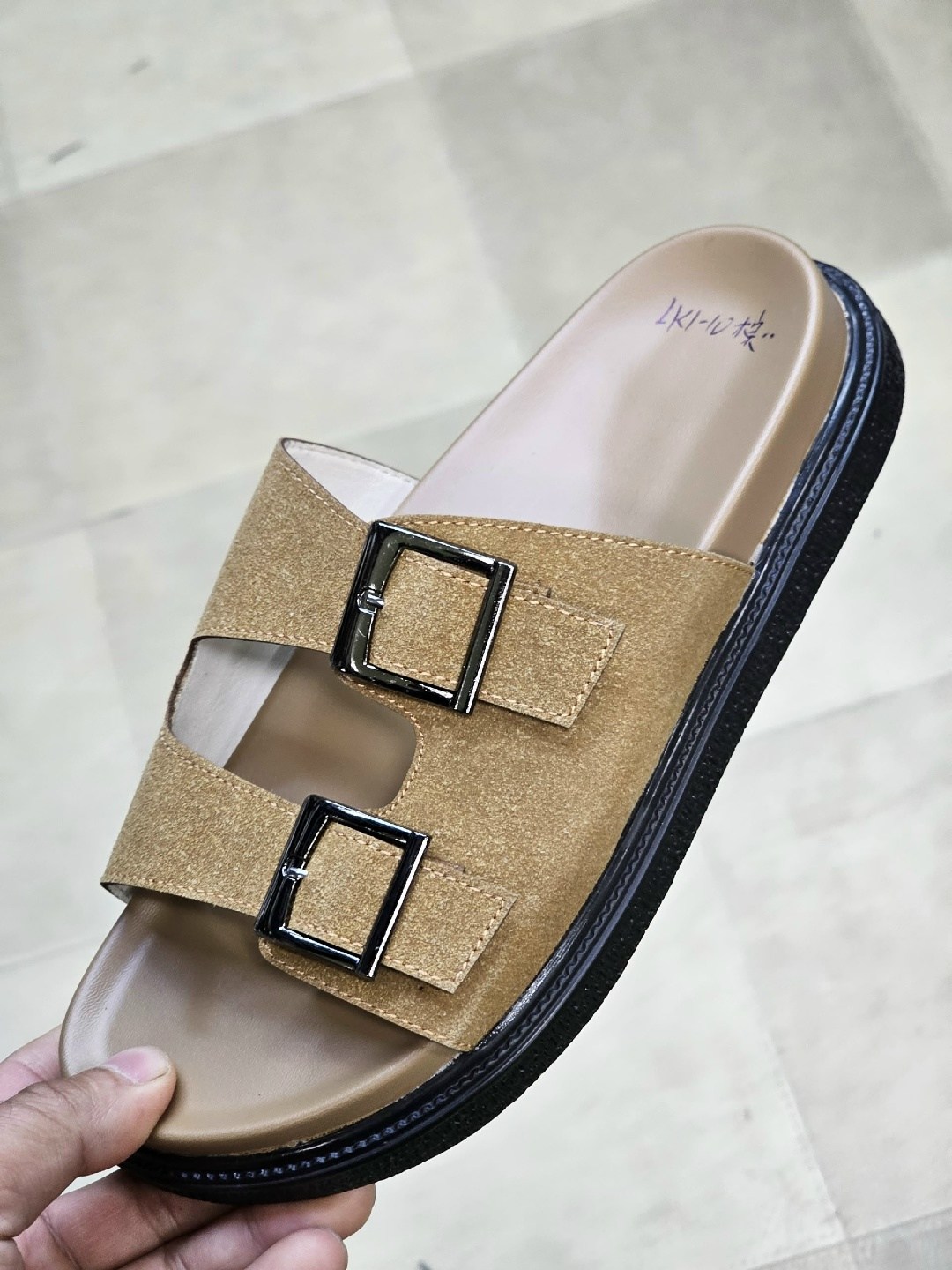 женские шлепанцы,шлёпанцы miu miu,шлепки миу миу,черные шлепанцы,модные шлепанцы