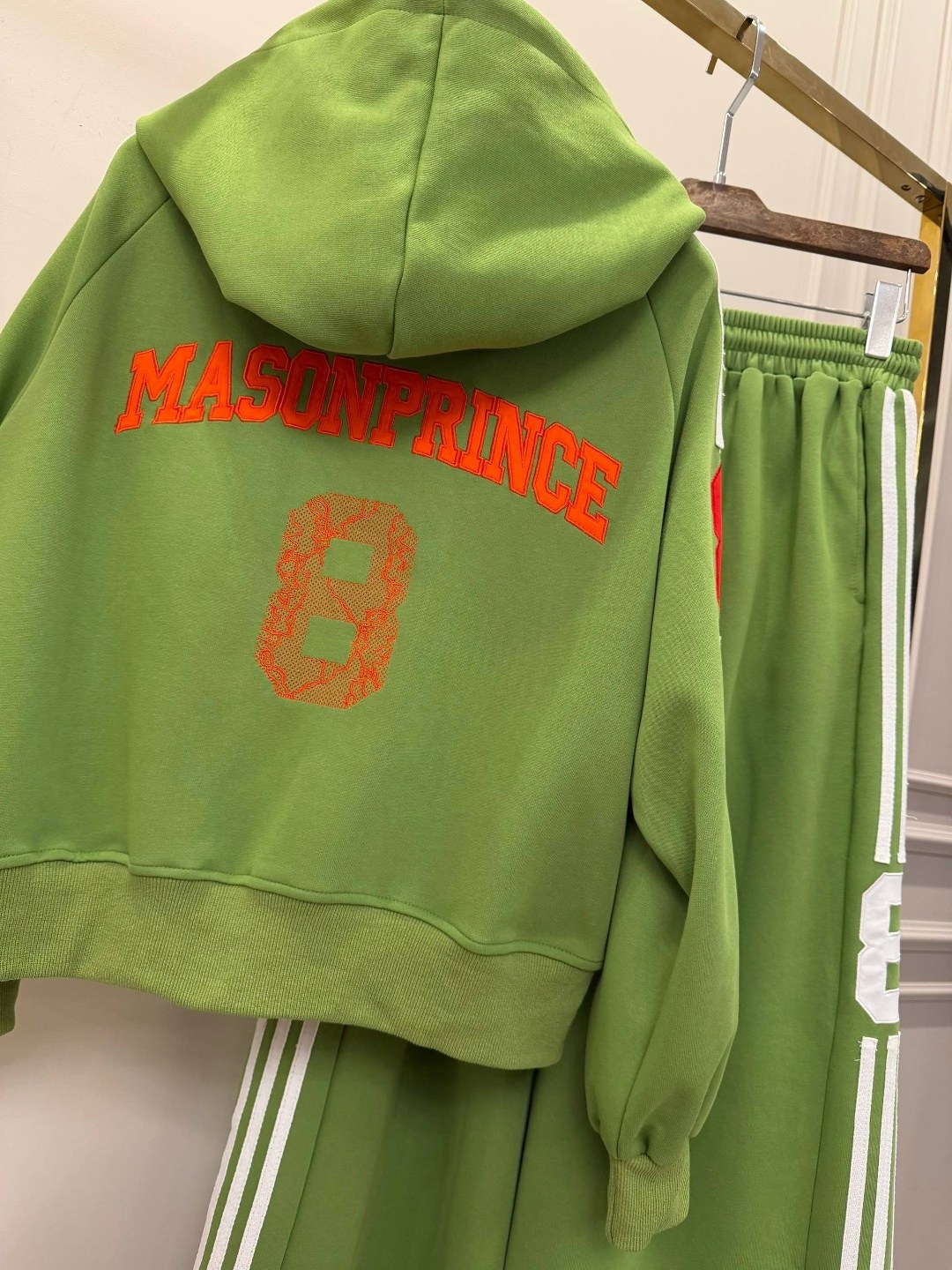 спортивные костюмы женские,спортивные костюм,модные костюмы,оранжевый костюм,оранжевые спортивные костюмы