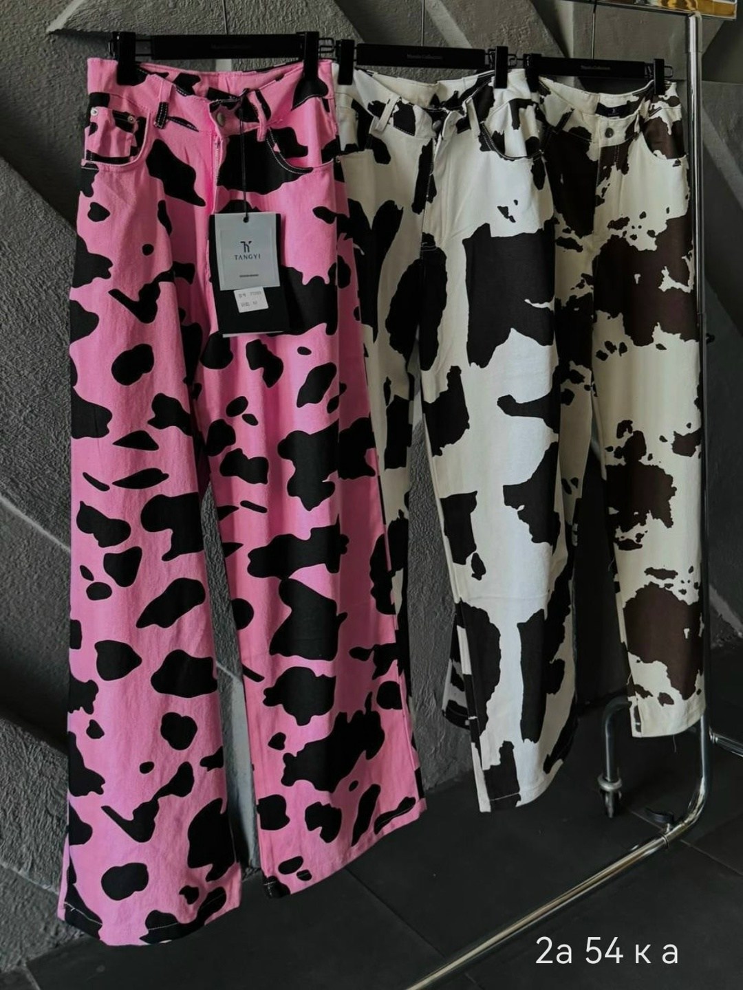 брюки с коровьим принтом,брюки с принтом,штаны с принтом,брюки модные,женские брюки с принтом