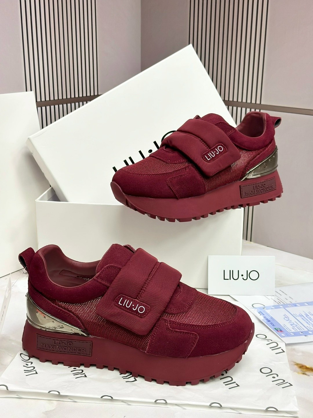 ,кроссовки модные,кроссовки liu jo,женские кроссовки,женская