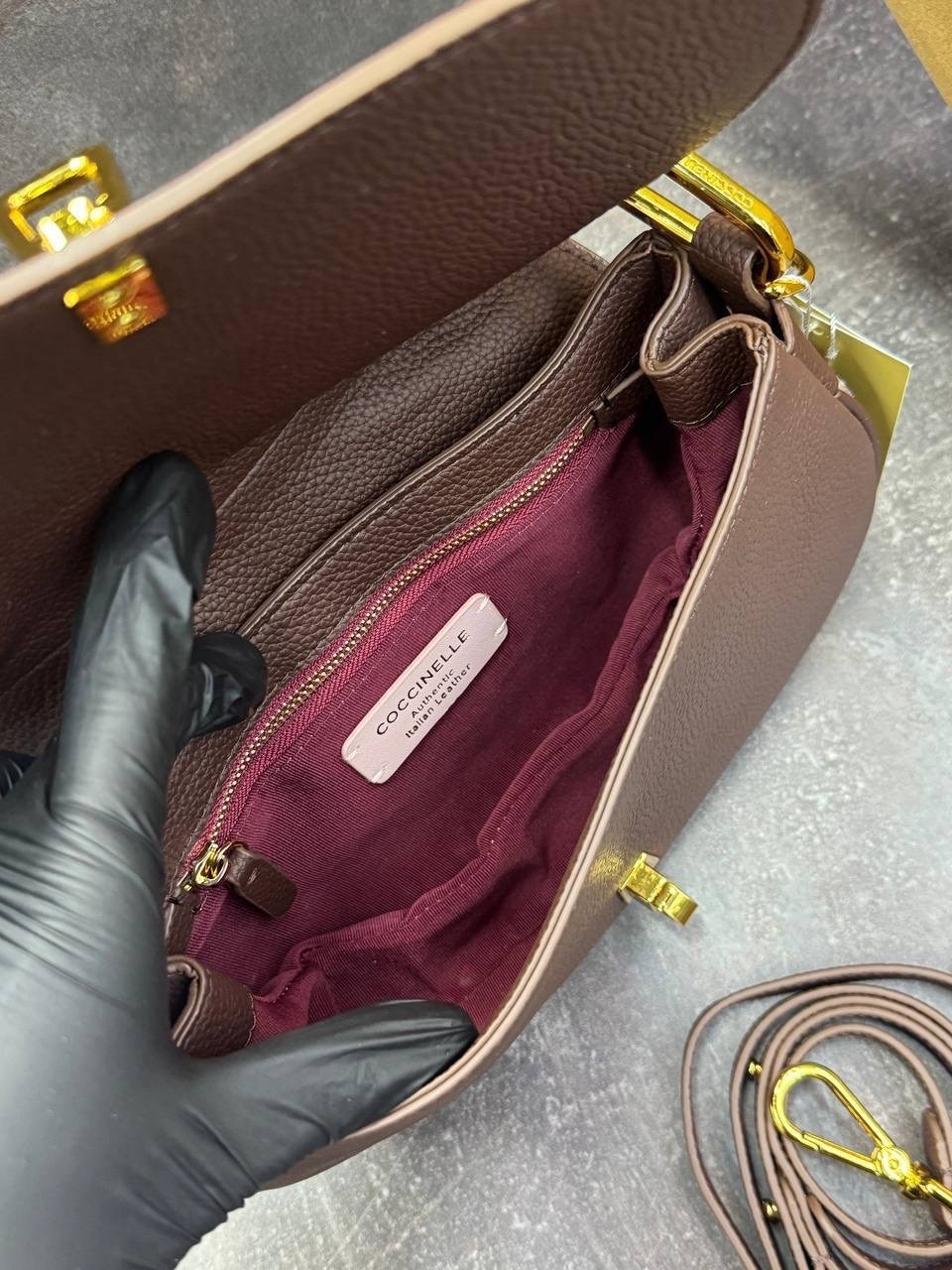 сумка coccinelle,сумка женская coccinelle,coccinelle сумка кросс-боди на плечо beat soft,сумка женская coccinelle натуральная кожа,сумка женская брендовая