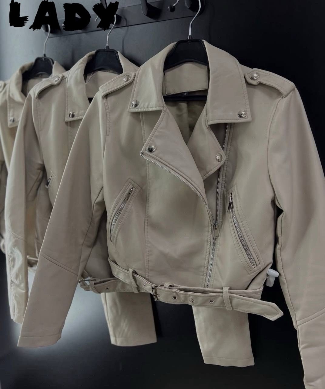 куртка кожаная,косуха кожаная куртка экокожа оверсайз,куртка женская бежевая,кожаная куртка косуха voi-fashion цвет бежевый,куртка косуха