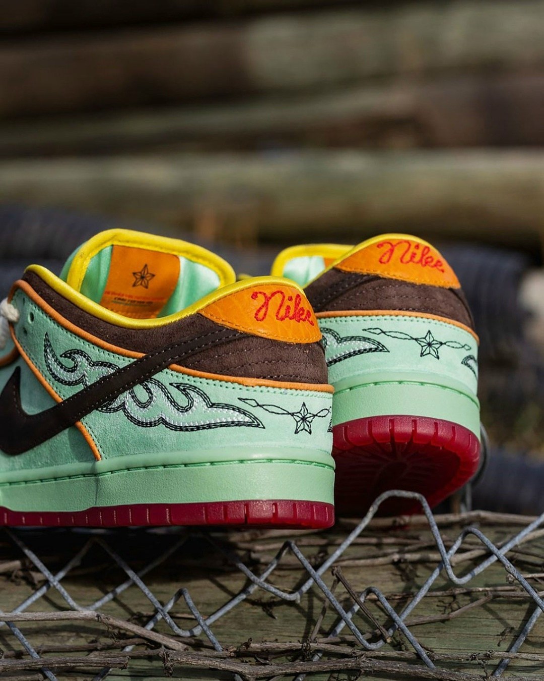 лошади скачки,кроссовки,dunk low nike,скаковая лошадь,thoroughbred horse racing