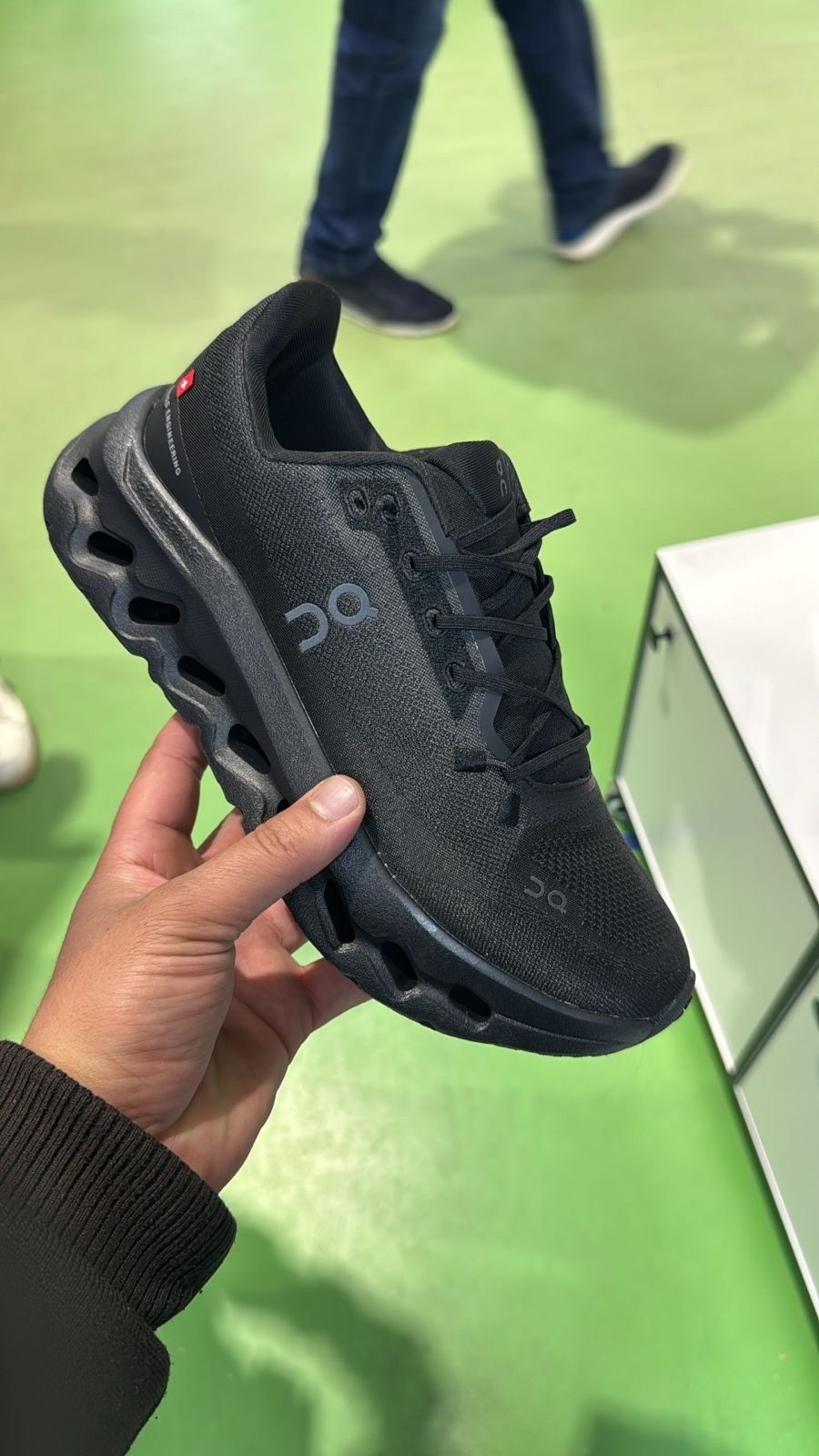 кроссовки,спортивная ,кроссовки on,кроссовки cloudrunner 2 waterproof on черный,кроссовки cпортивные