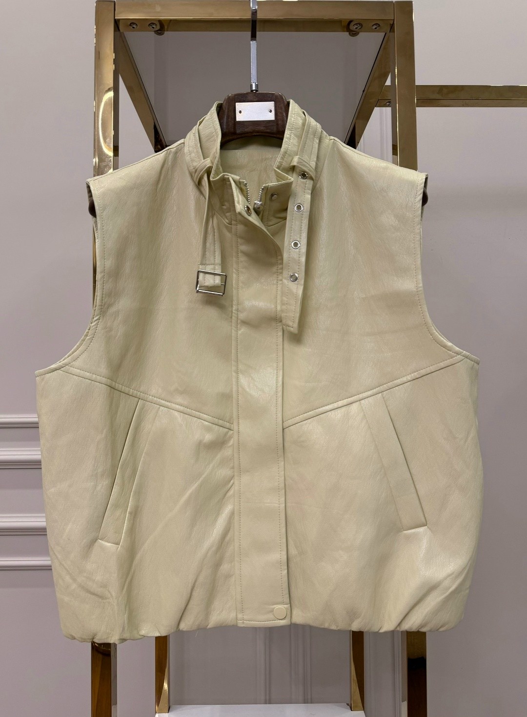 кожаный жилет,кожаная жилетка,женский кожаный жилет,кожаная безрукавка,жилет