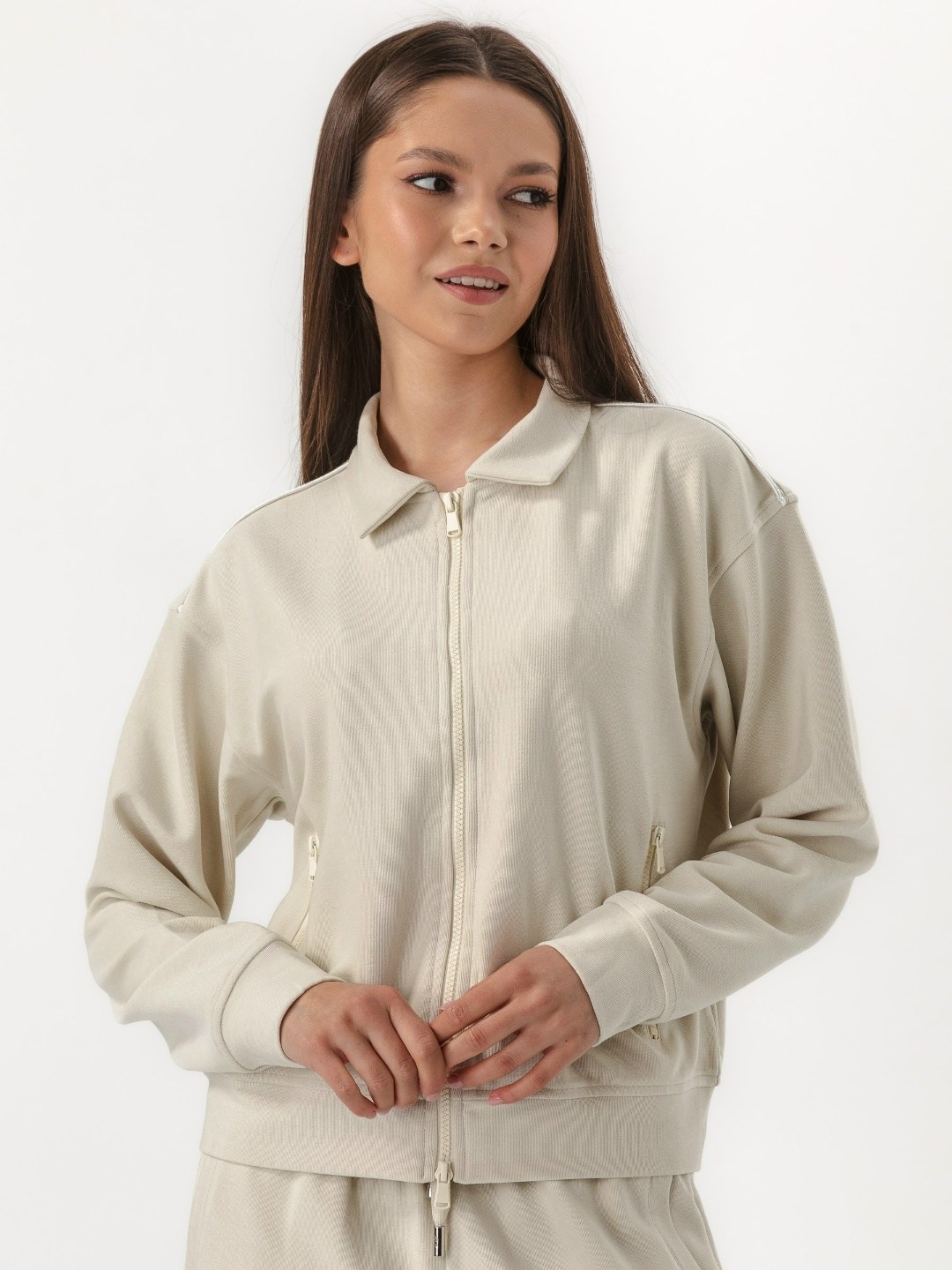 трикотажные костюмы,брюки трикотажные,костюм спортивный,бежевые брюки,костюм с брюками